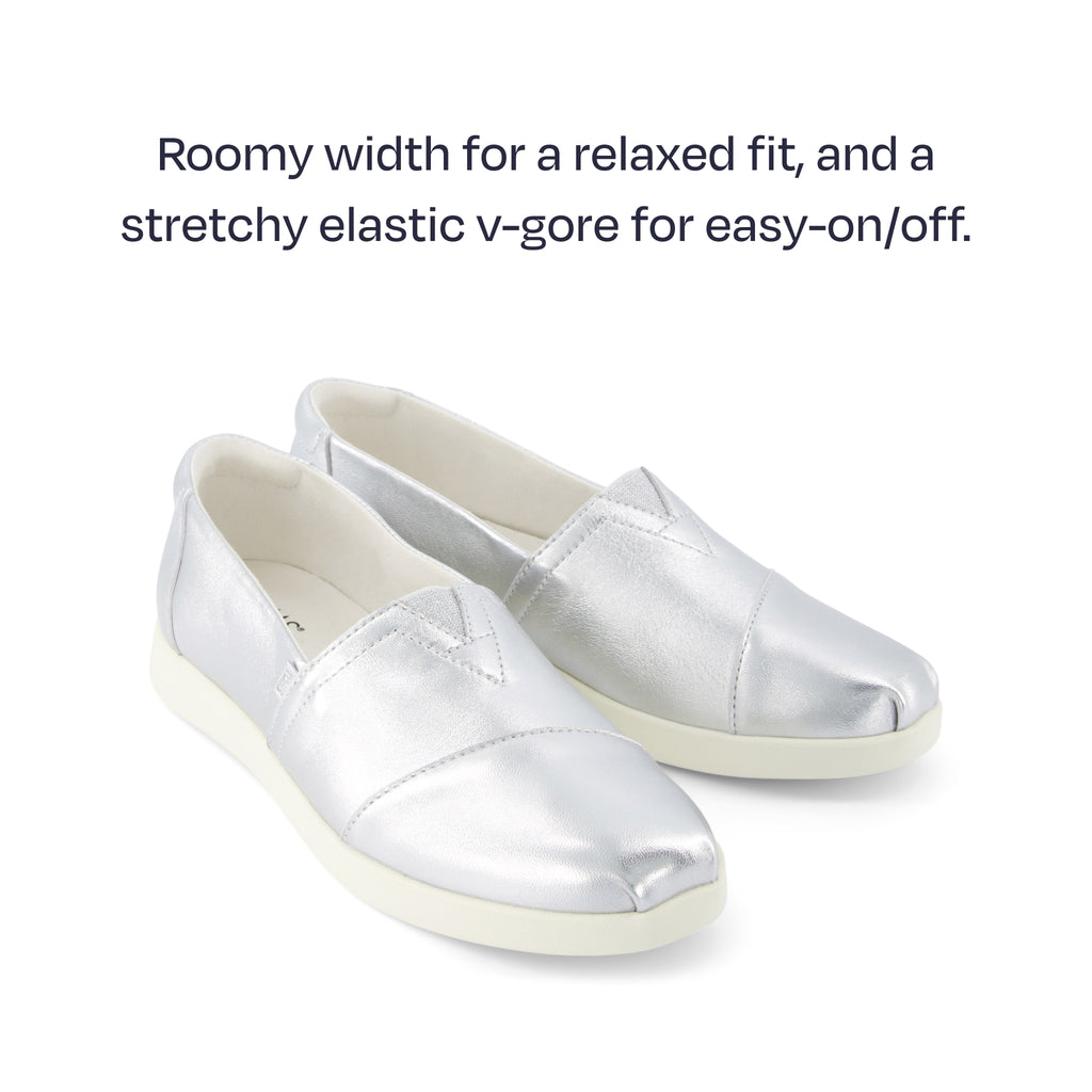  alpargata plus - roomy width for a relaxed fit, and a stretchy elastic v-gore for easy on/off.

