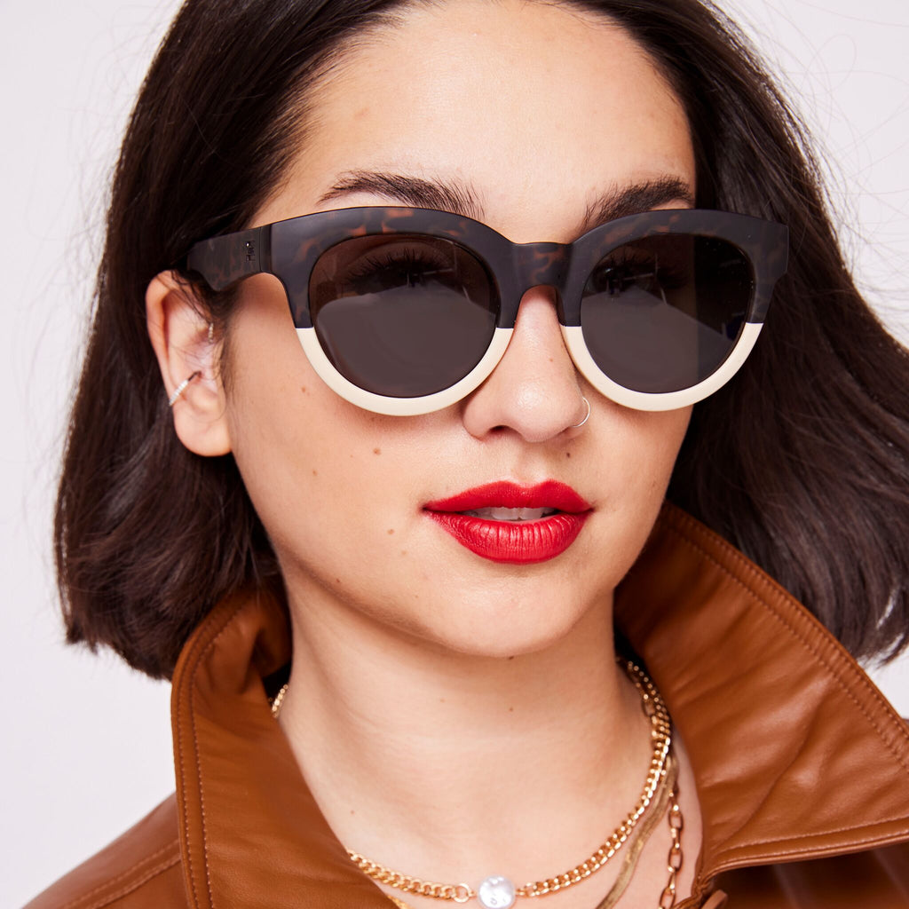 Women's Florentin Tortoise Oatmilk Fade Traveler Sunglasses on model front shot image