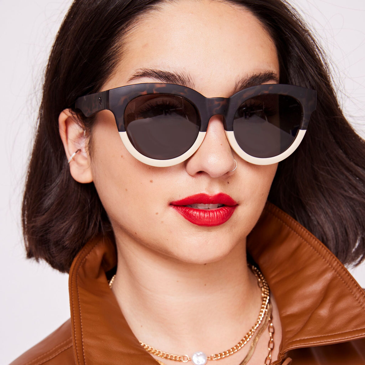 Women's Florentin Tortoise Oatmilk Fade Traveler Sunglasses on model front shot image