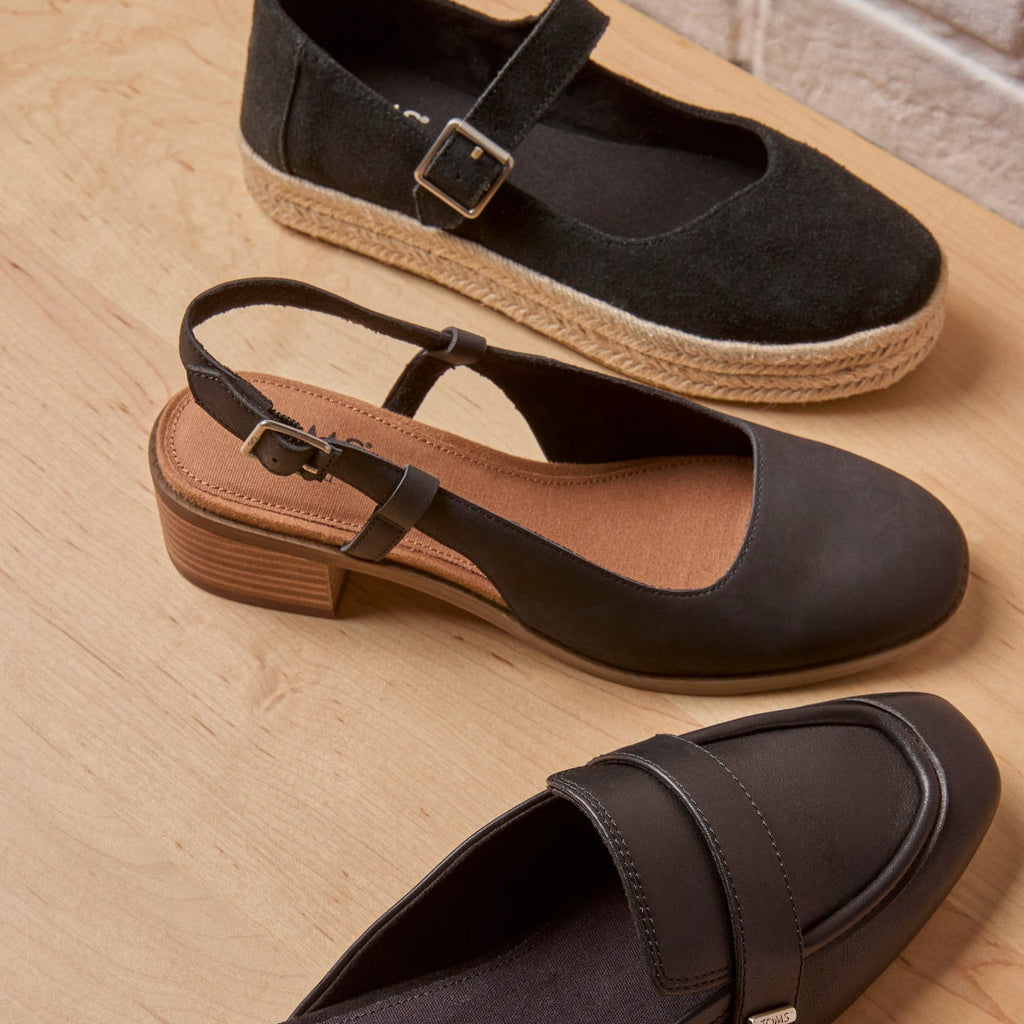 Laydown image of the black Jaclyn slingback heel
