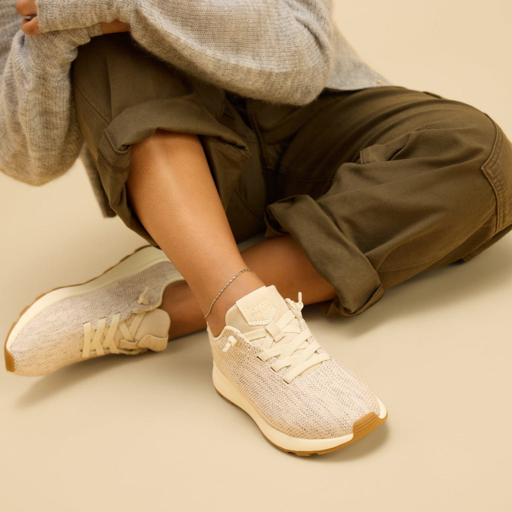 On figure image of the water repellent fog textured melange suede TRVL Lite Cabrillo lace up sneaker