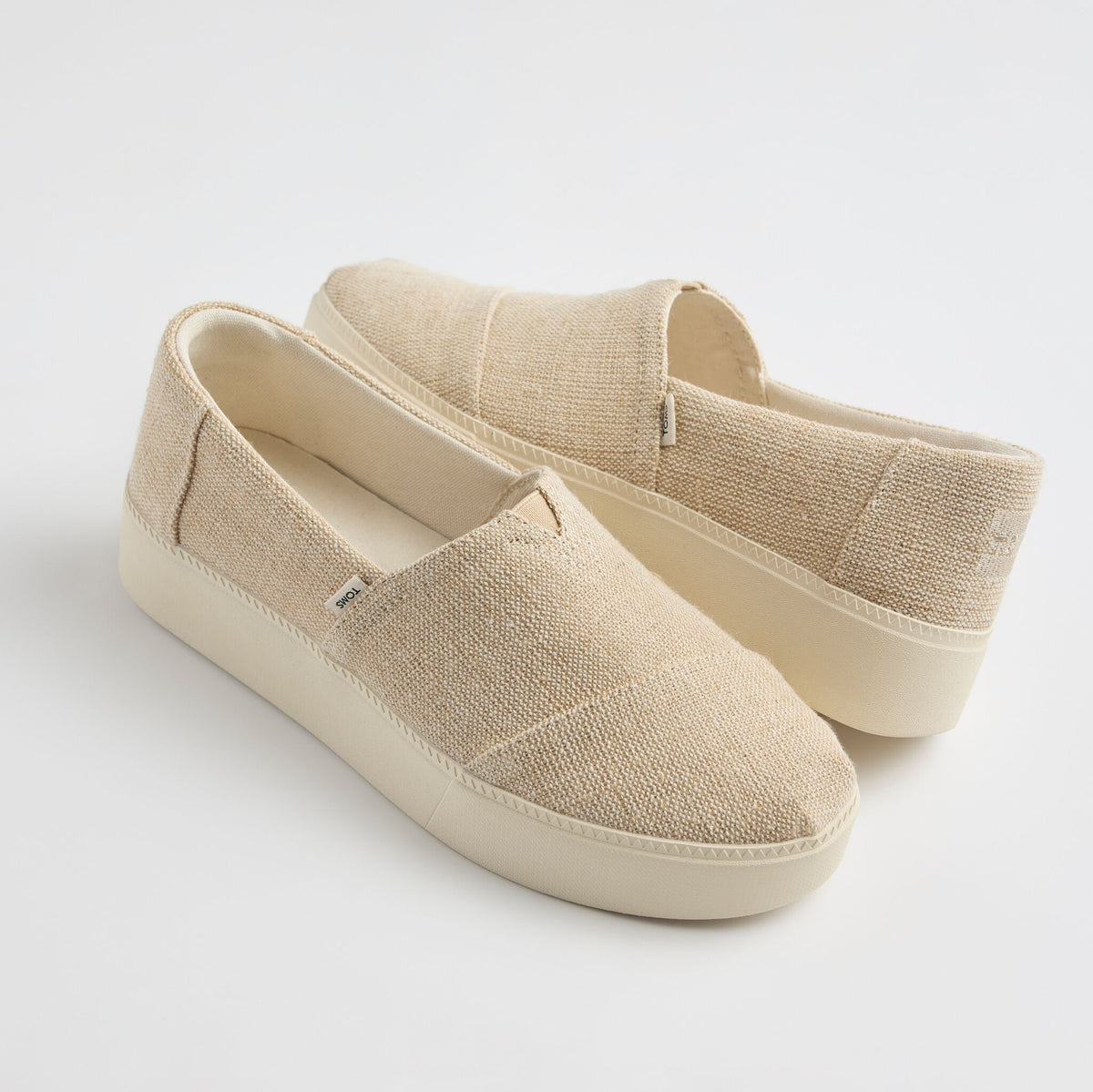 Laydown detail image of the natural heritage canvas Asher platform sneaker