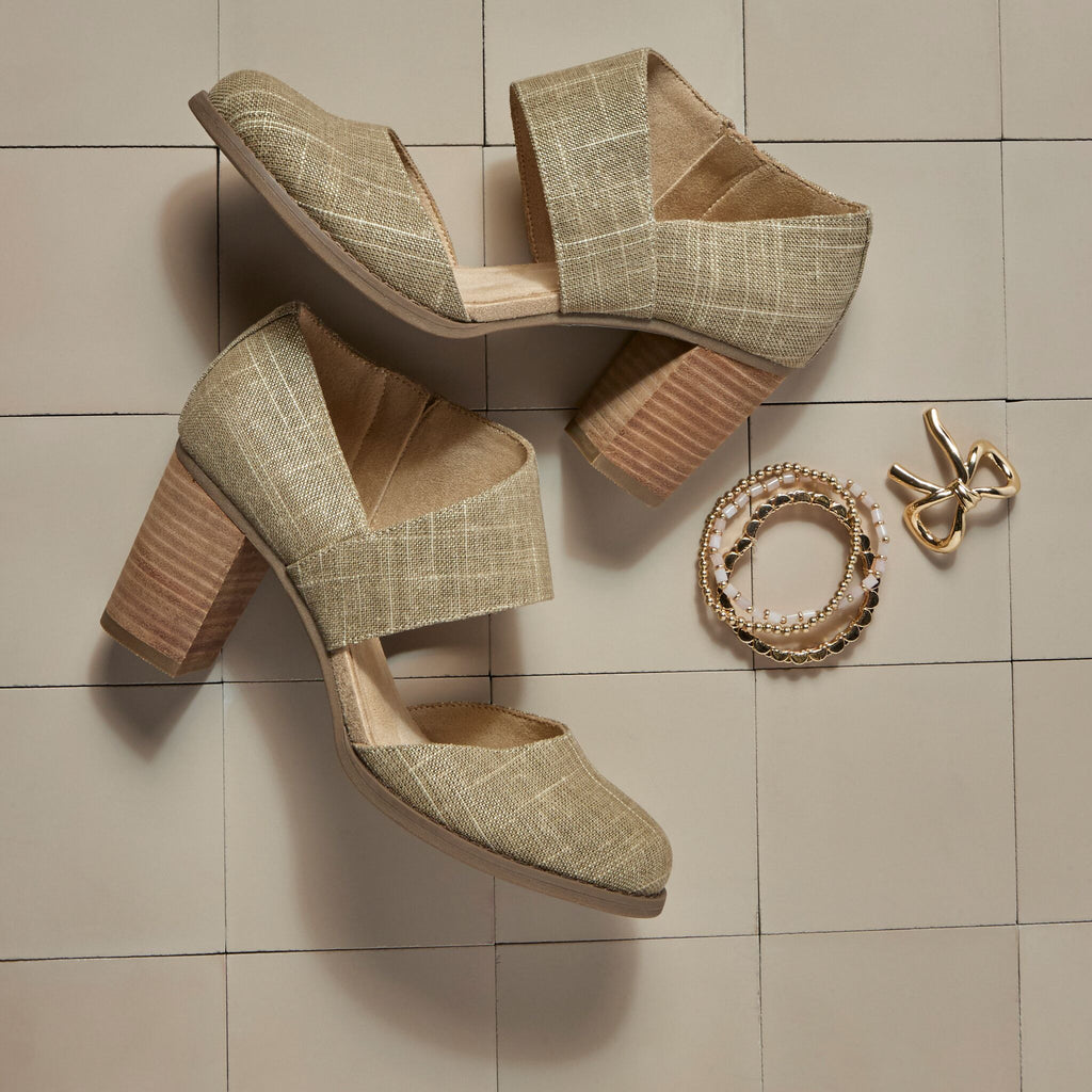 Laydown detail image of the gold crosshatch Milan Nova heel