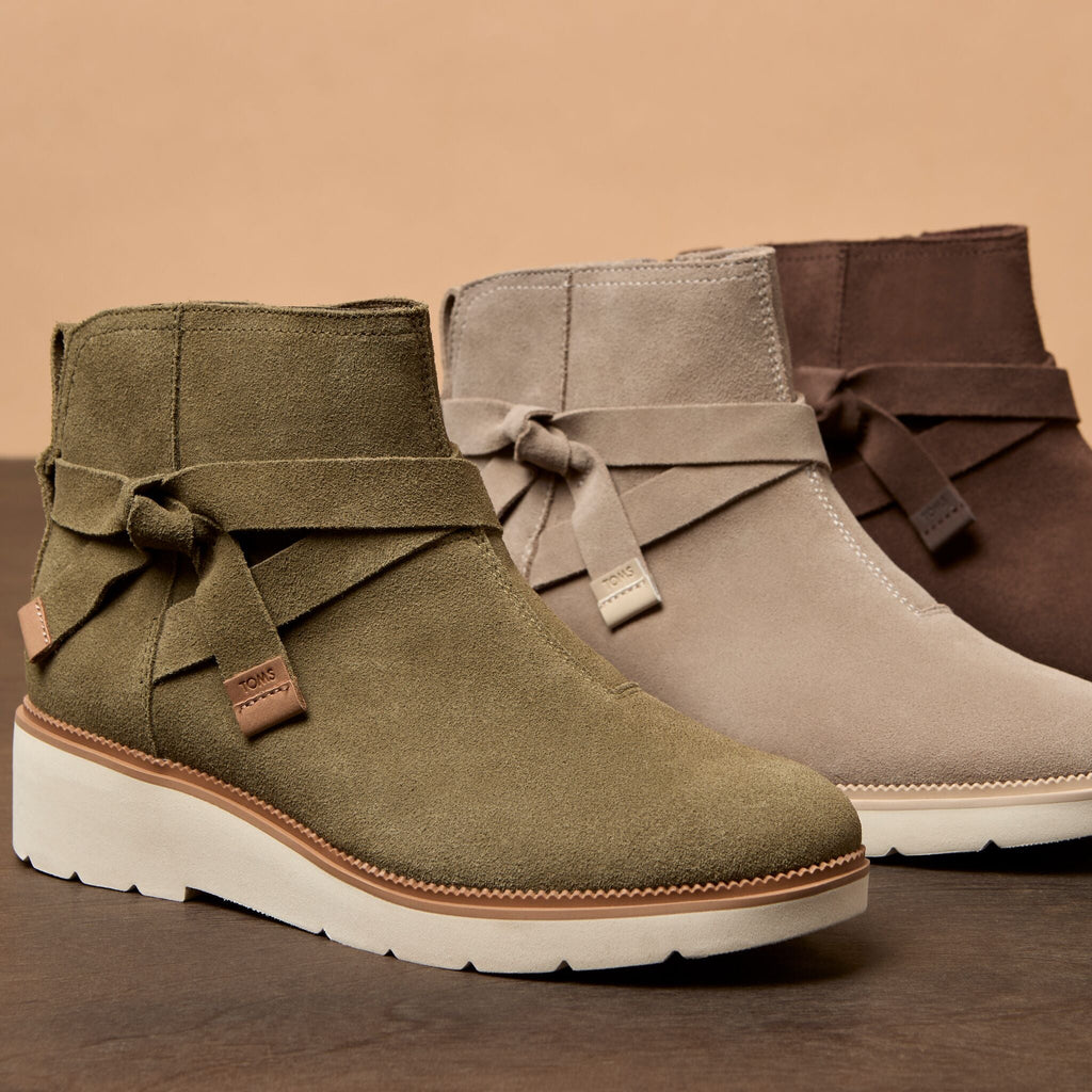 Detail laydown image of the olive Marlow wedge boot