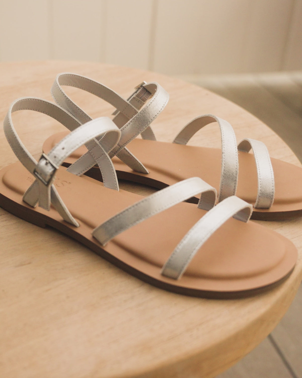 kira flat strappy sandal detail shots