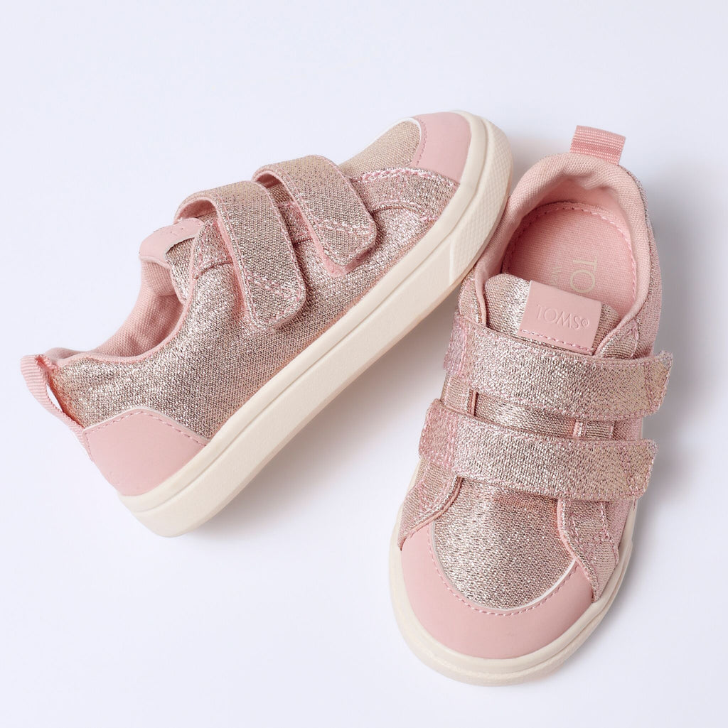 Laydown detail image of the pink quartz Toddler Cruz velcro sneaker